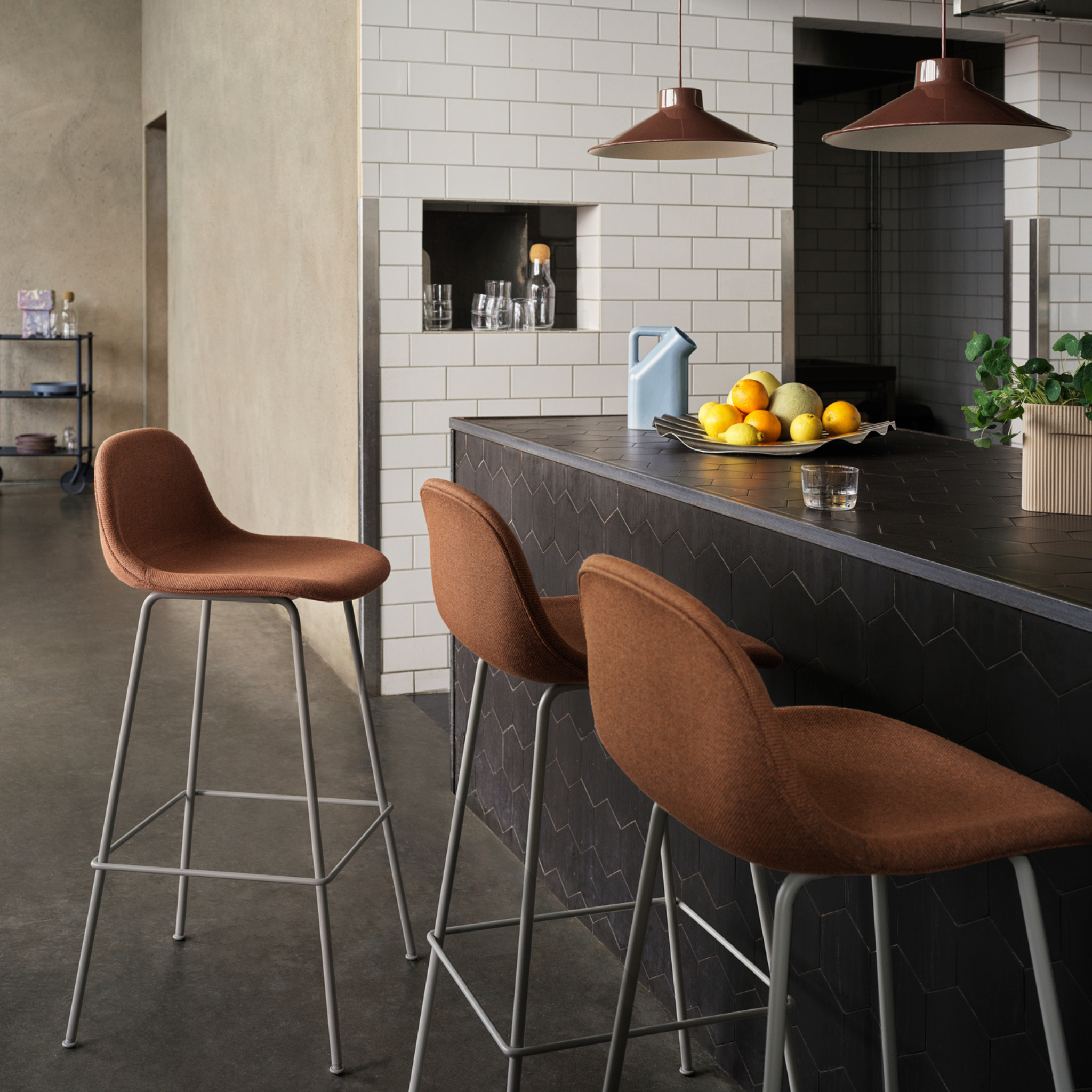 Fiber Counter Stool / Steel Black / Cognac leather