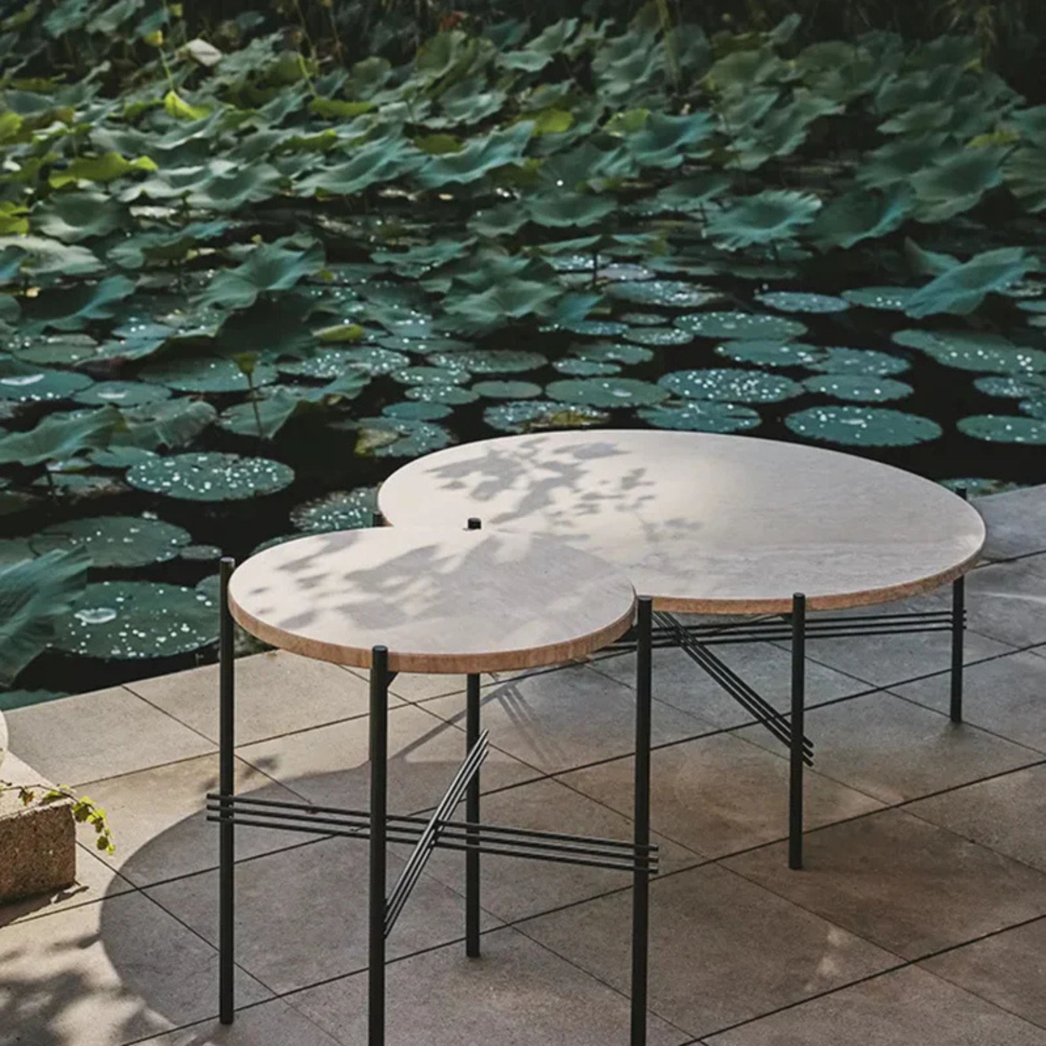 TS Coffee Table - Round 55 / Black / White Travertine