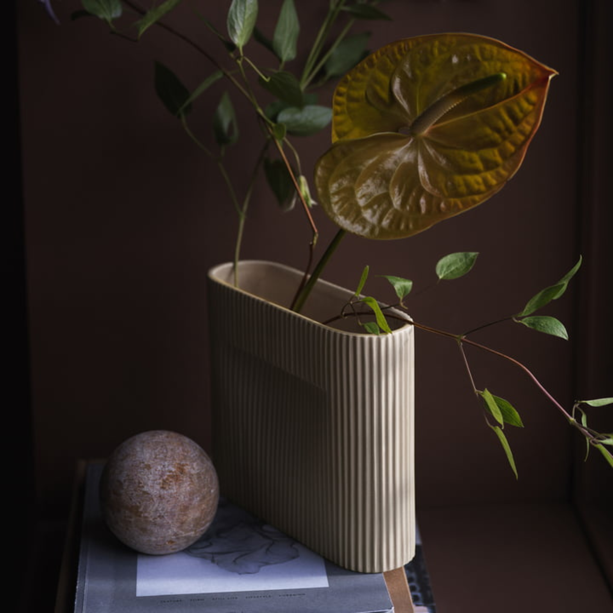 Ridge Vase/ Beige/ H 16.5