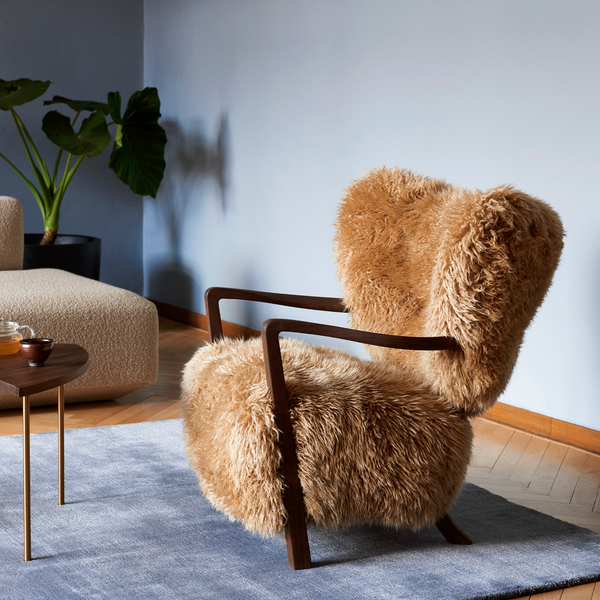 ATD2 - Wulff Lounge chair - Walnut oiled - Longhaired sheepskin Honey