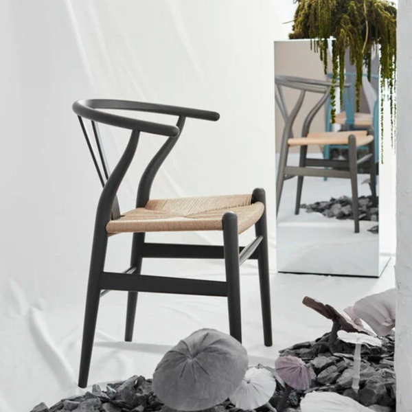 CH24 - Wishbone Chair / Soft Black / Natural paper cord