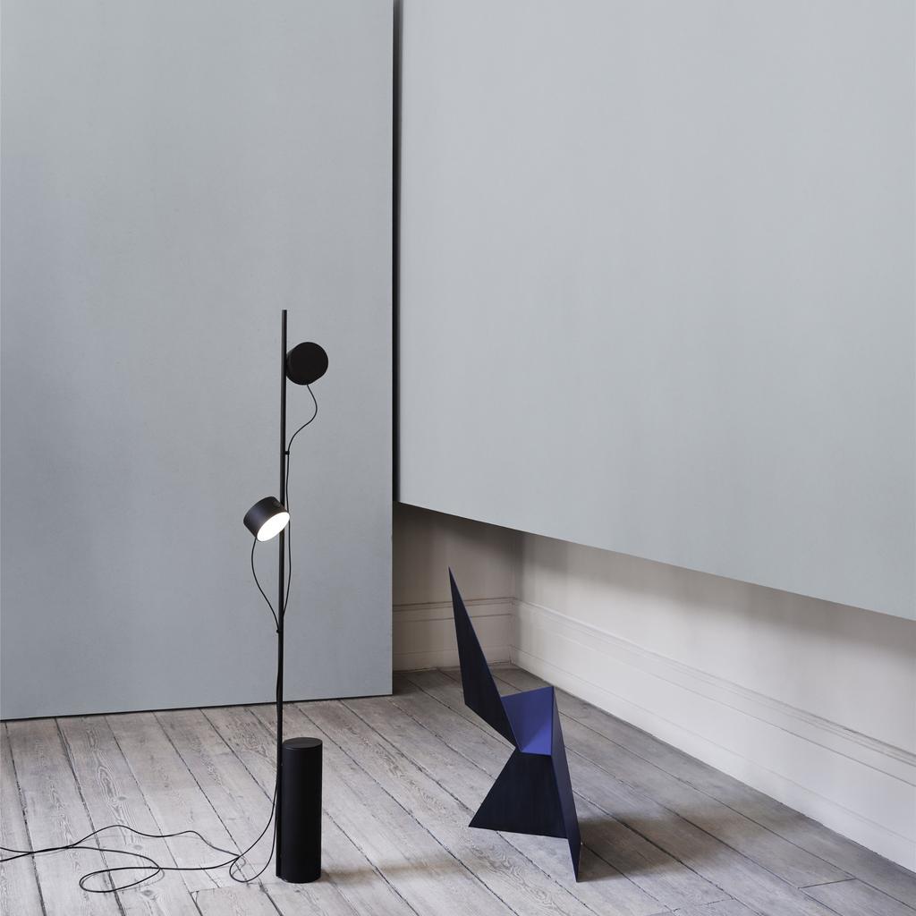 Post Floor Lamp/ Black