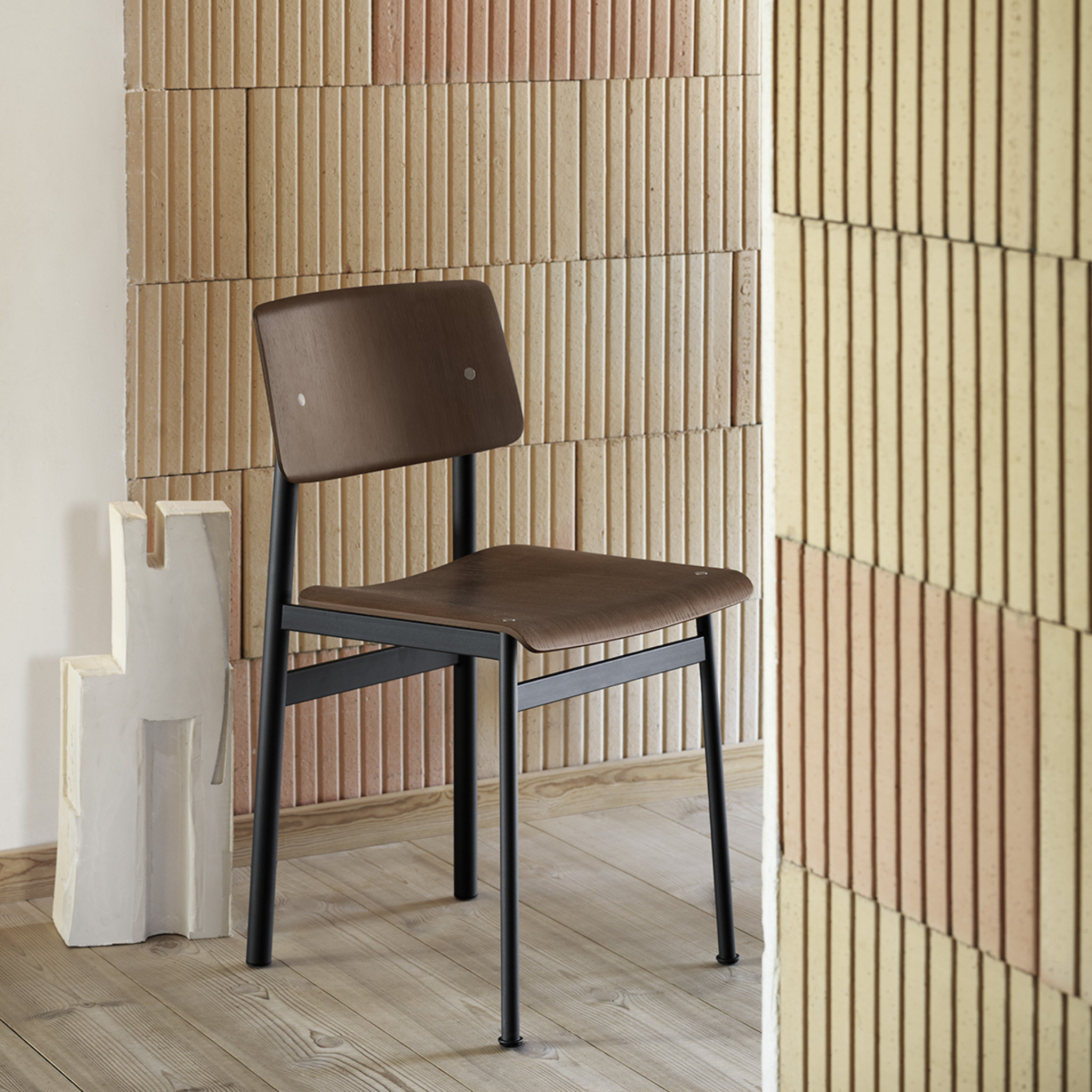 Loft Chair/ Stained Dark brown / Black