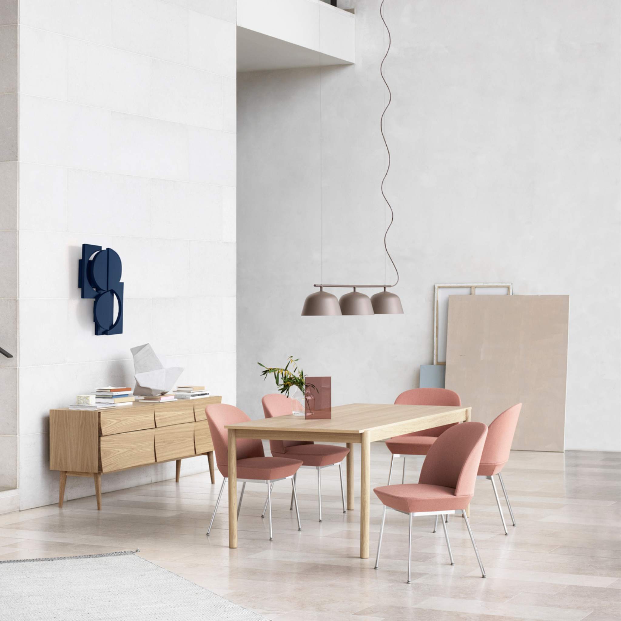 Oslo Side Chair / Anthracite Black / Twill Weave 530