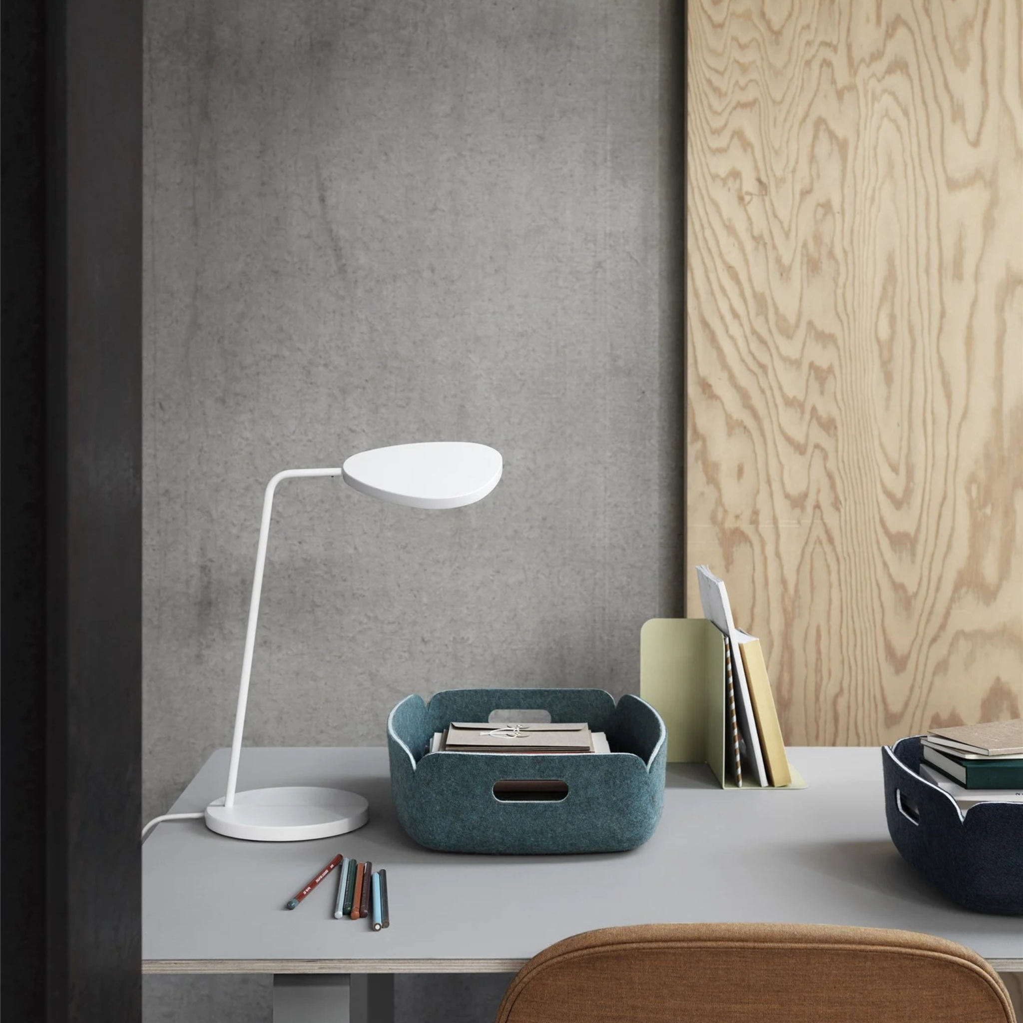 Leaf Table Lamp/ Small/ Grey