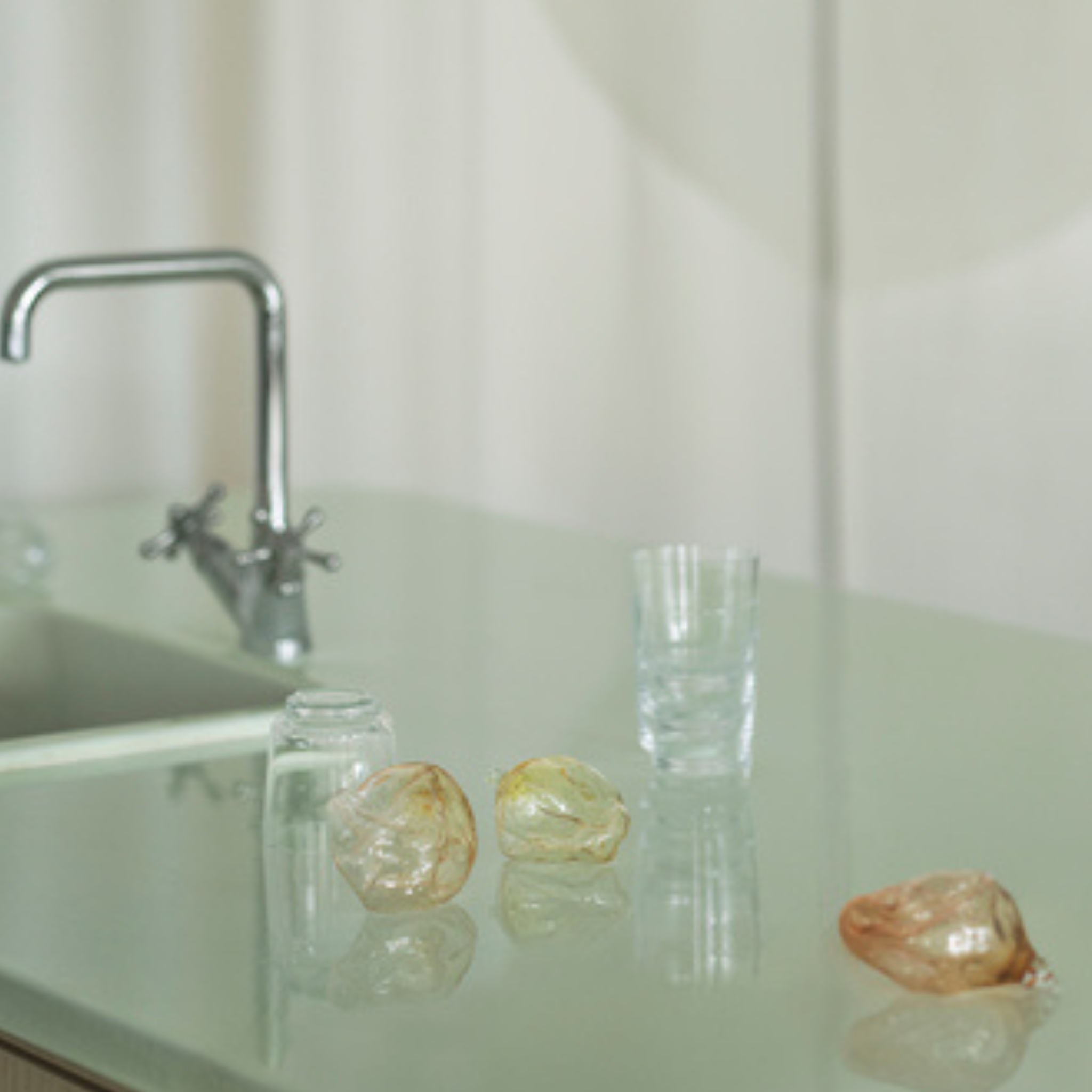 Raise Glasses/ Small/ Clear