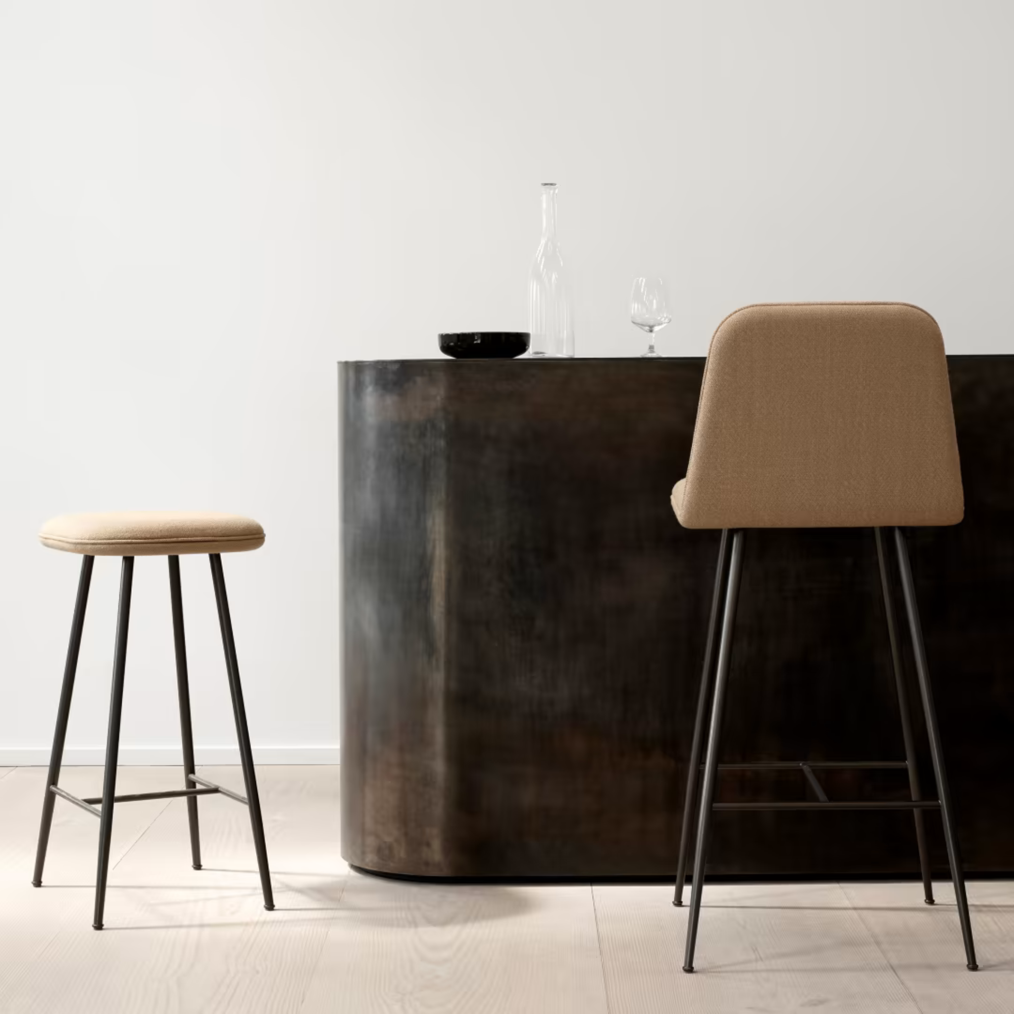 Spine Wood Base Stool - Model 1736 / Black lacquered / Kvadrat Harald 3 242